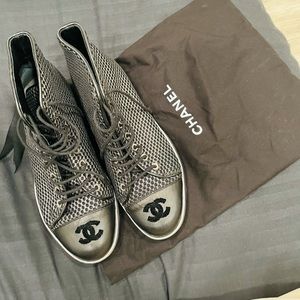 Chanel Cc metallic high top sneakers, excellent condition size 39 Authentic